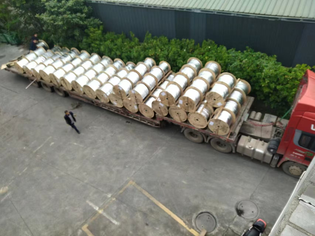 Introduzione a forma di farfalla di cavo ottico